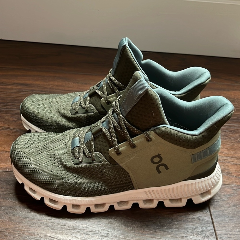 On cloud shoes size 10